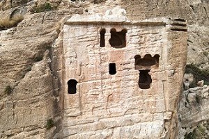 Iraq, monumento assiro restaurato